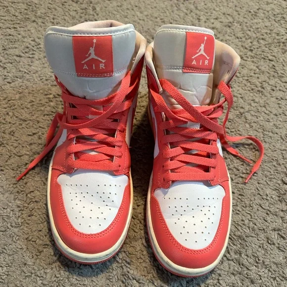 Woman’s Jordan’s Size 9 - Picture 1 of 5
